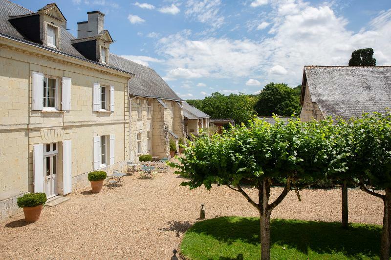 Hotel The Originals Le Domaine De Mestre Fontevraud-l'Abbaye Exterior photo