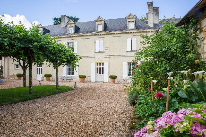 Hotel The Originals Le Domaine De Mestre Fontevraud-l'Abbaye Exterior photo